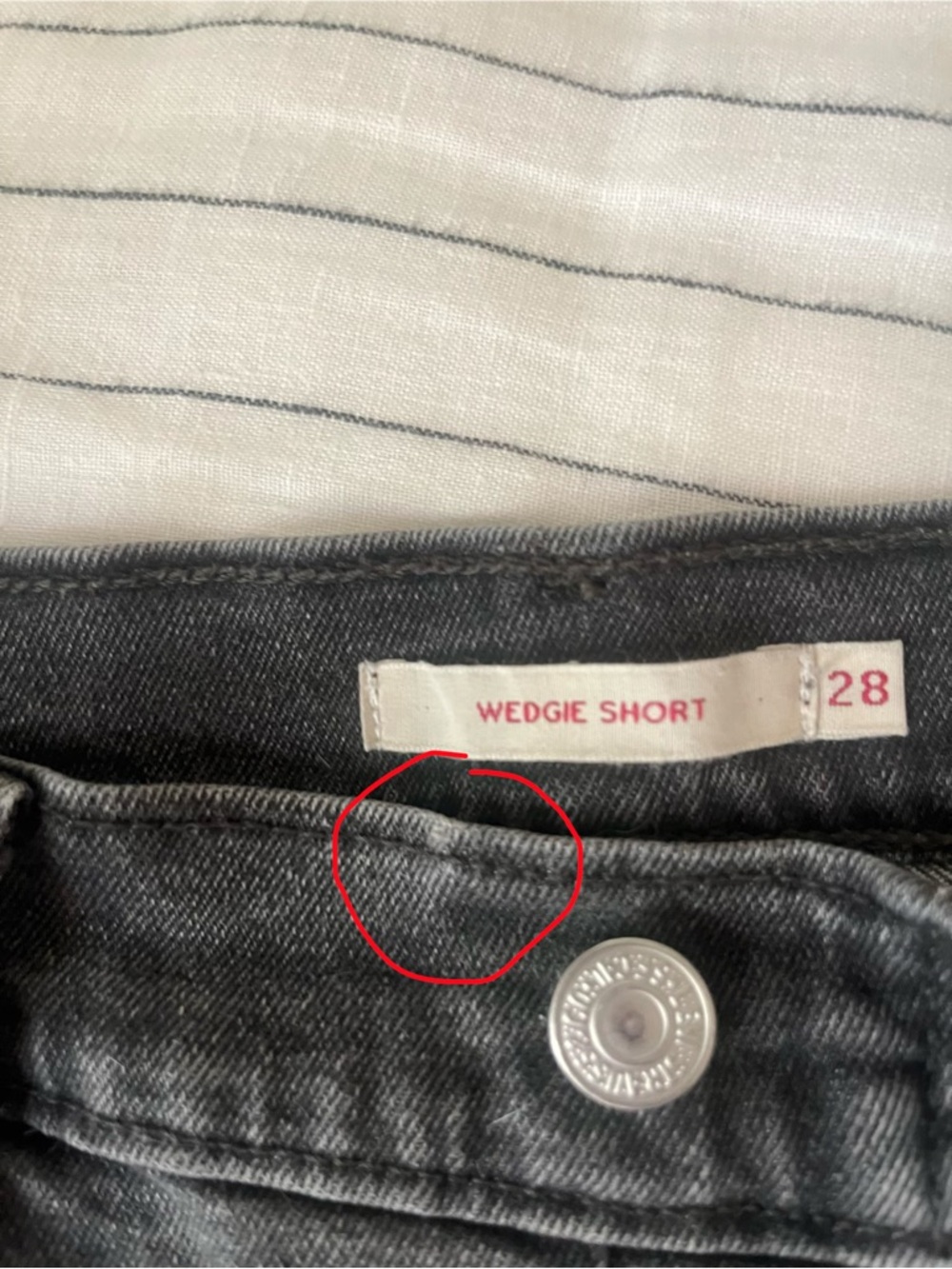Levi's Wedgie Shorts Dark Wash size 28 - Picture 5 of 8